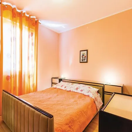 Three-bedroom Holiday In * Pula