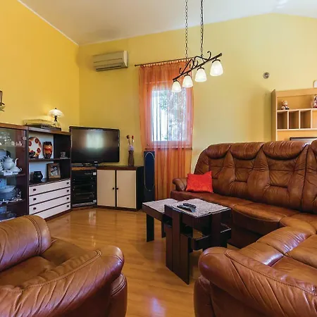 Three-bedroom Holiday In *