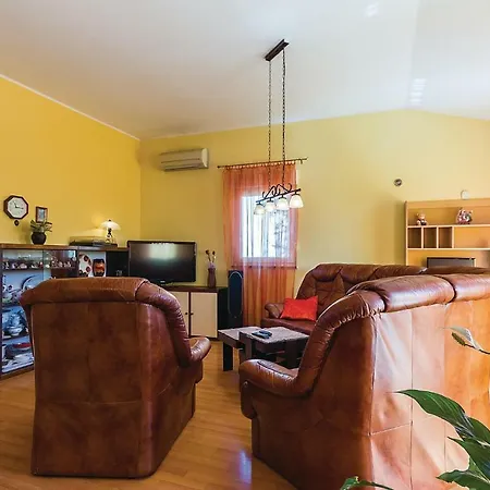 Holiday home Three-bedroom Holiday In
