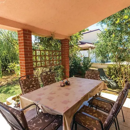 Three-bedroom Holiday In Pula