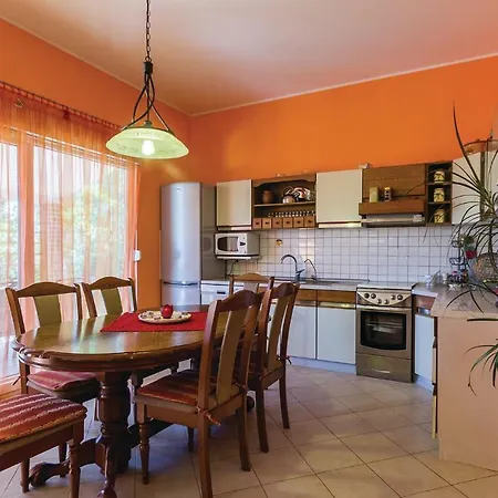 Vakantiehuis Three-bedroom Holiday In
